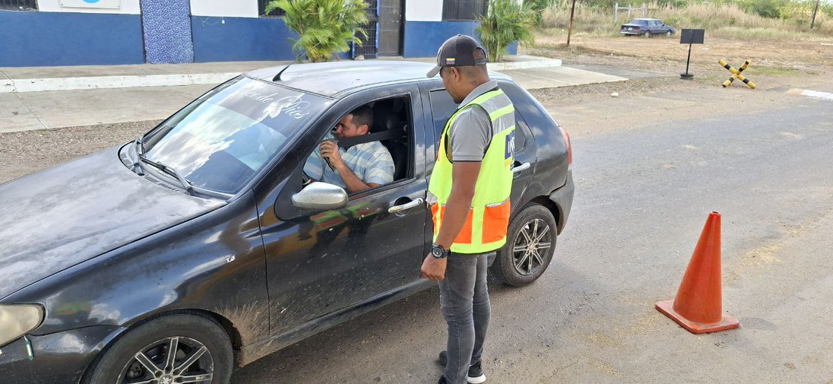 El cinturón de seguridad es la medida más efectiva para protegerse en un accidente, reduciendo significativamente el riesgo de lesiones graves o fatales. Por ello, trabajadores del INTT Valle de la Pascua y PoliGuárico se unen para concientizar a los conductores sobre su uso