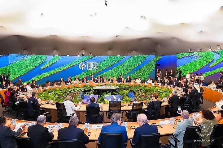 TinaSalama2's tweet image. « L’agression que subit mon pays est aussi une guerre écologique en ce qu’elle détruit nos forêts, nos aires protégées, nos parcs. 
Mon pays comprend donc la pleine portée de l’initiative du Vanuatu, de Fidji et de Samoa visant à reconnaître l’écocide comme un crime international…