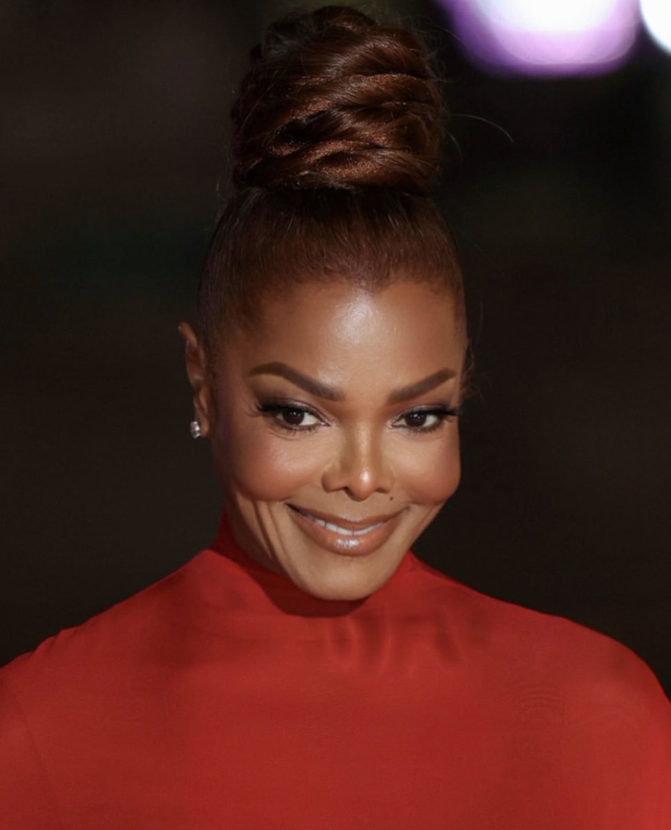EnjoyMissJanet's tweet photo. the concept of these photos being 12 years apart https://t.co/4pZbsY7YBd