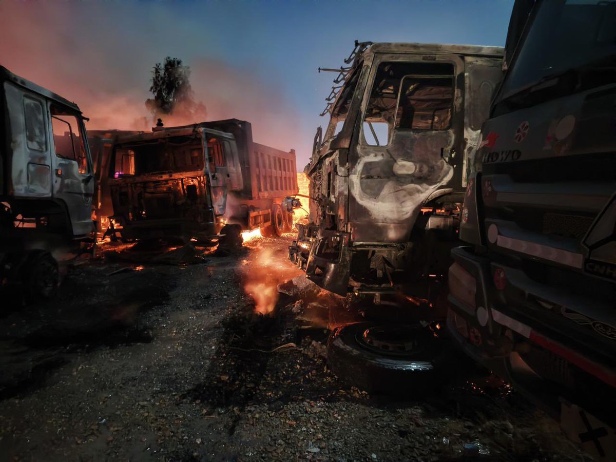 imtiazchandyo's tweet image. بلوچستان میں ڈی بلوچ کمپنی کے سندھی مزدوروں کو بلوچ سرماچاروں کی طرف سے اغوا کرنے کی مذمت کرتا ہوں۔ غریبوں کو اغوا کر کہ مار کر اگر بلوچستان آزاد ہوجاتا ہے تو شاید ان کی کم عقلی ہے۔ سڑکیں بنانے والے سندھی ہوں یا پنجابی اور سرائیکی۔۔ ان کو ٹارگٹ کرنا نہ بہادری ہے نہ انقلابی سوچ۔۔…