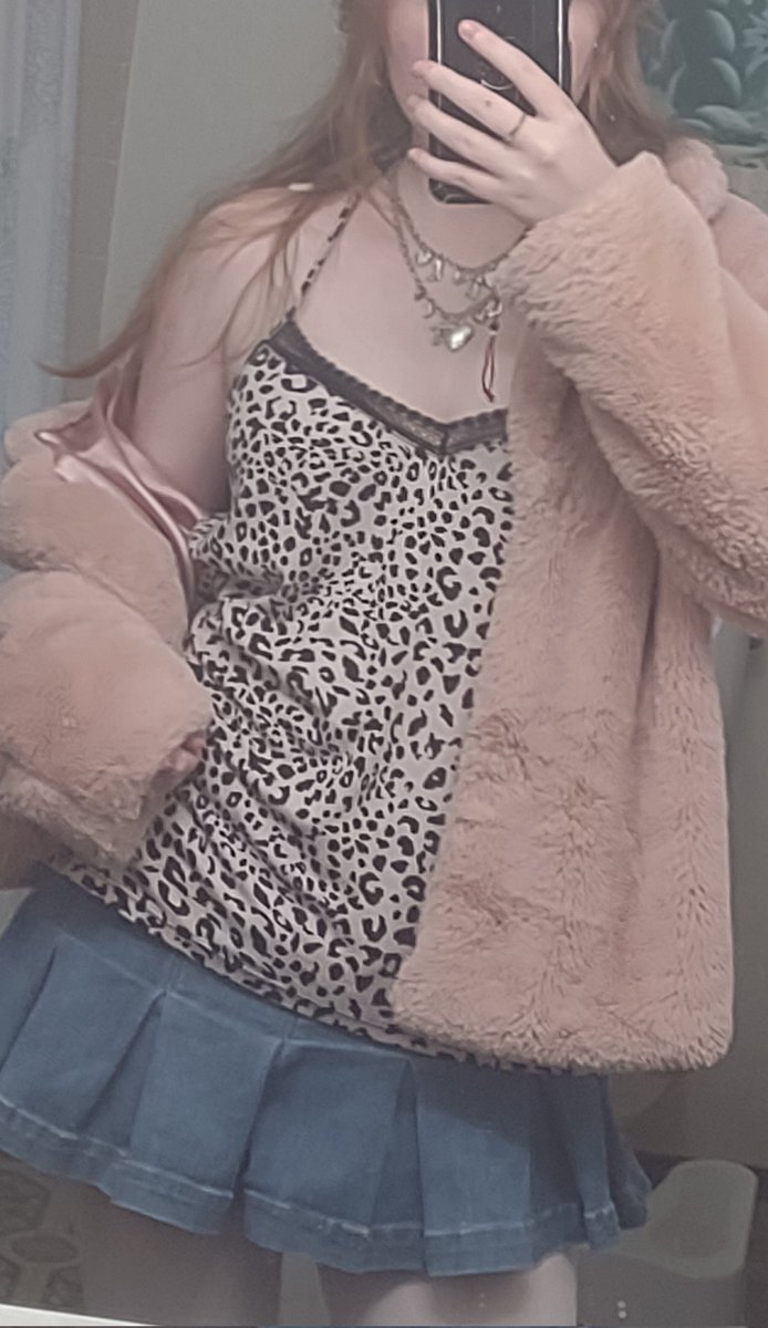 Actually wearing that outfit today btw😋