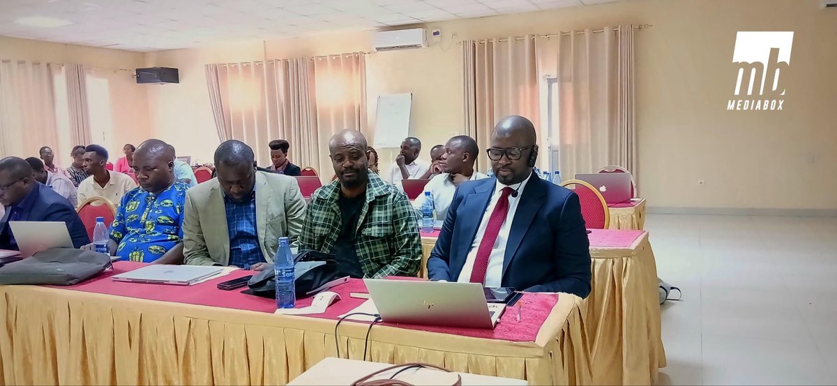 mediabox16's tweet photo. 🚀 Le #Burundi franchit une nouvelle étape vers sa souveraineté numérique !

Aujourd’hui, la Stratégie Nationale de Gouvernance des Données (#SNGD) a été officiellement validée. Un jalon majeur pour la transformation digitale du pays. 🇧🇮

La cérémonie s’est tenue en présence de la Secrétaire Permanente au @FinancesBdi , du Représentant du @NEPAD_Agency , du Représentant du #GIZ, ainsi que du Représentant de la Commission Économique des Nations Unies pour l’Afrique (@ECA_OFFICIAL).

💡 #Mediabox, engagée depuis trois jours au cœur des travaux avec l’intervention de notre Directeur Général a activement contribué aux échanges techniques et stratégiques aux côtés des acteurs publics, privés et institutionnels.

Cette stratégie s’articule autour de 7 piliers structurants :

• Gouvernance et leadership
• Cadre juridique et réglementaire
• Gestion, accès et interopérabilité des données
• Infrastructures et partage
• Sécurité et protection des données personnelles
• Développement des capacités et culture de la donnée
• Économie des données et innovation

Un tournant décisif pour doter le Burundi d’une gouvernance des données efficace, inclusive et tournée vers l’avenir.

#BurundiDigital #DataGovernance #TransformationNumérique #SouverainetéNumérique #Innovation #DigitalAfrica