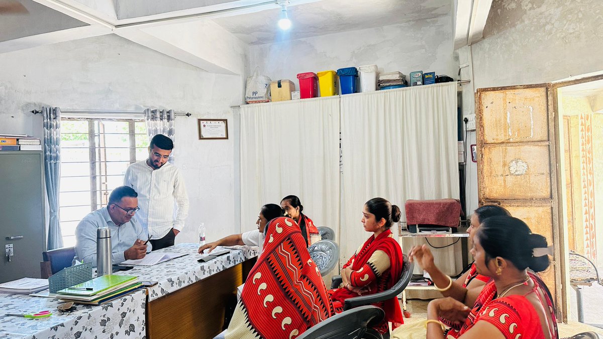 રાણા કંડોરણા પી.એચ.સી. અને ઠોયાણા પેટા કેન્દ્રની મુલાકાત કરવામાં આવી.કેન્દ્ર પરની કામગીરી ચકાસી,રજીસ્ટર અને સ્ટોકની તપાસ કરી.સ્ટાફ પાસેથી કામગીરી અંગે વિગતો મેળવી.કેન્દ્ર પરની સ્વચ્છતા બની રહે તે અંગે સફાઈ કર્મચારીઓને જરૂરી સુચના આપી.