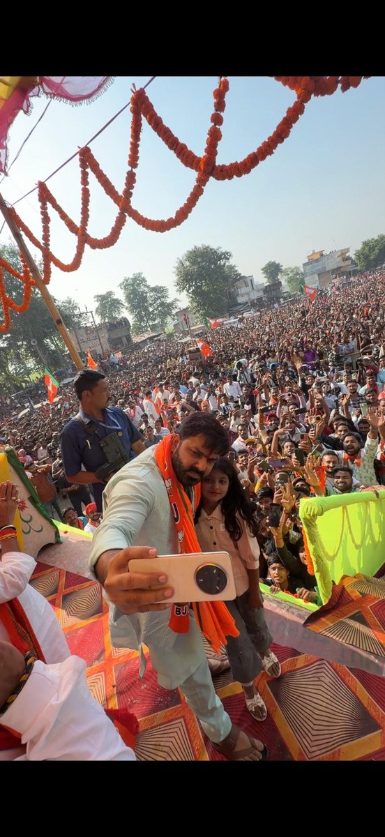 PawanSingh909's tweet photo. आज नरकटियागंज, चिरैया, नौतन और शेरघाटी विधानसभाओं में उपस्थित विशाल जनसमूह के बीच NDA प्रत्याशियों के पक्ष में मतदान करने के लिए अपने देवतुल्य जनता से अपील किया ❤️

उसके बाद भारतीय जनता पार्टी के राष्ट्रीय अध्यक्ष श्री @JPNadda जी से खास मुलाकात किया. 

@narendramodi 
@AmitShah 
@dpradhanbjp 
@BJP4India 
@BJP4Bihar 
#jainda #jaibihar