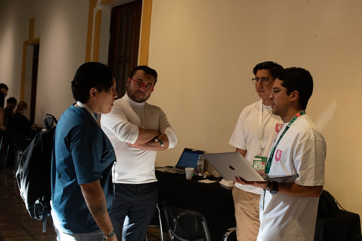 ethereum_mexico's tweet image. 🦄🤝🤠 ¡Gracias @Uniswap Labs por ser parte de #ETHMexico2025! 🇲🇽

El mercado onchain más grande del ecosistema Ethereum. 🌐 Uniswap Labs impulsa productos esenciales para el mundo cripto: Herramientas seguras, abiertas y utilizadas por millones de personas en todo el mundo. 🌍✨