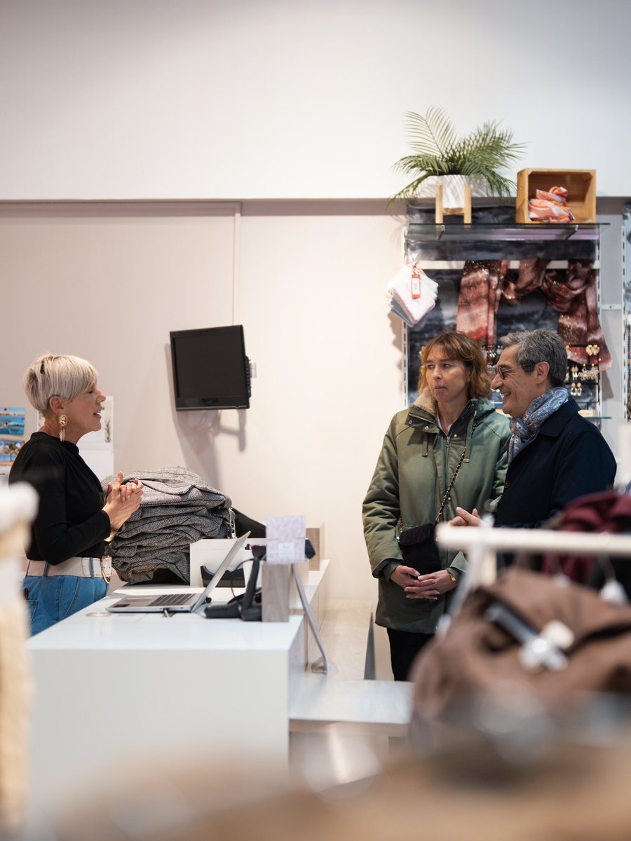 On voit de plus en plus de centres-villes aux rideaux baissés pendant que les plateformes d’ultra fast fashion nous inondent de produits qui ne respectent pas nos règles. Organiser la résistance, c’est faire respecter nos normes mais c’est aussi agir !

Aider à rénover les