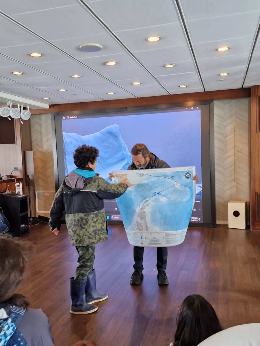 InFueTur's tweet image. 👉Alumnos de la Esc. prov N° 22 "Bahía Golondrina" visitaron el crucero Seaventure.🚢
En el marco de las visitas escolares a cruceros antárticos organizadas por el INFUETUR y  la Asociación Internacional de Tour Operadores Antárticos @iaato_org