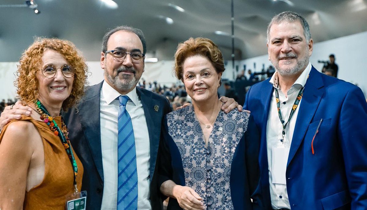 pablogentili's tweet photo. Encuentro con la presidenta Dilma Rousseff en la Cúpula de los Líderes de la COP30, junto al presidente ejecutivo de @agendacaf, Sergio Díaz-Granados, y la gerenta de acción climática, Alicia Montalvo. 

@dilmabr @NDB_int @Cop30noBrasil https://t.co/f5qbEjr6aF