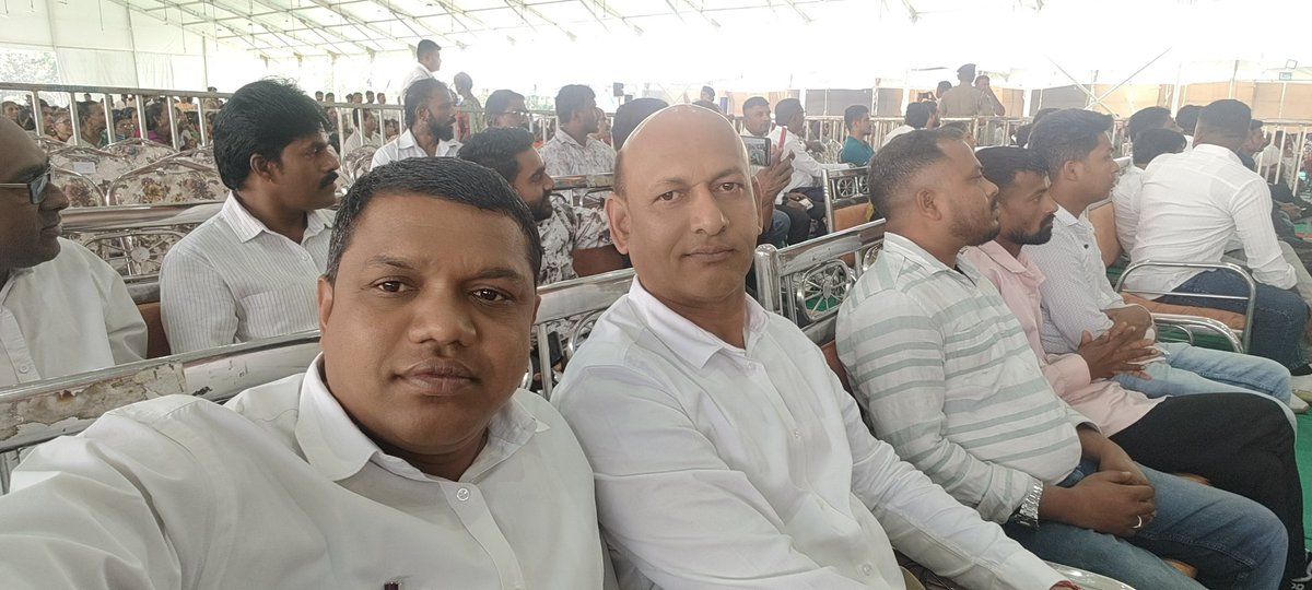 TalukaUmargam's tweet photo. જય જોહર 
જય આદિવાસી 
જય ભગવાન બિરસા મુંડા 
આજરોજ ભગવાન બિરસા મુંડાની ૧૫૦મી જન્મ જયંતિની ઉજવણી અંતર્ગત ‘જનજાતીય ગૌરવ વર્ષ મહોત્સવ’ની ઉજવણી ઉમરગામ ના સરઈ ખાતેથી ગુજરાત પ્રદેશ ભાજપ અધ્યક્ષશ્રી જગદીશભાઈ વિશ્વકર્માજી ના અધ્યક્ષ સ્થાને રથયાત્રાને લીલી ઝંડી બતાવી પ્રસ્થાન કરવામાં આવી https://t.co/Qhq1duZKBe