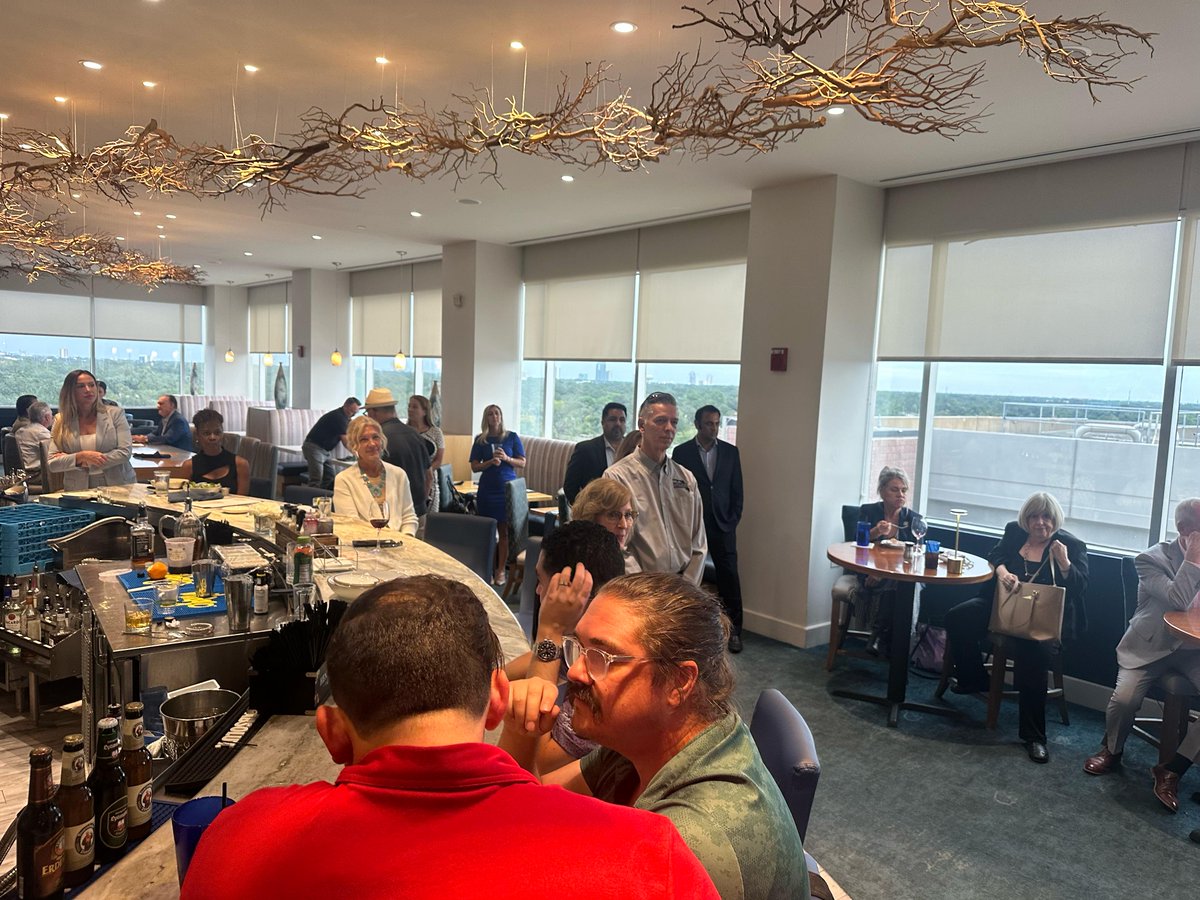 Last evening’s <a href="/CentreClubTampa/">Centre Club Tampa</a> Business Connections Happy Hour: Medical Edition brought together great conversations and connections! 👏 Exciting to see Elevate clients <a href="/CientochentaA/">Cientochenta</a> and Hotel Ora + Private Residences in attendance. #HelpingOurCity #ElevateTampa