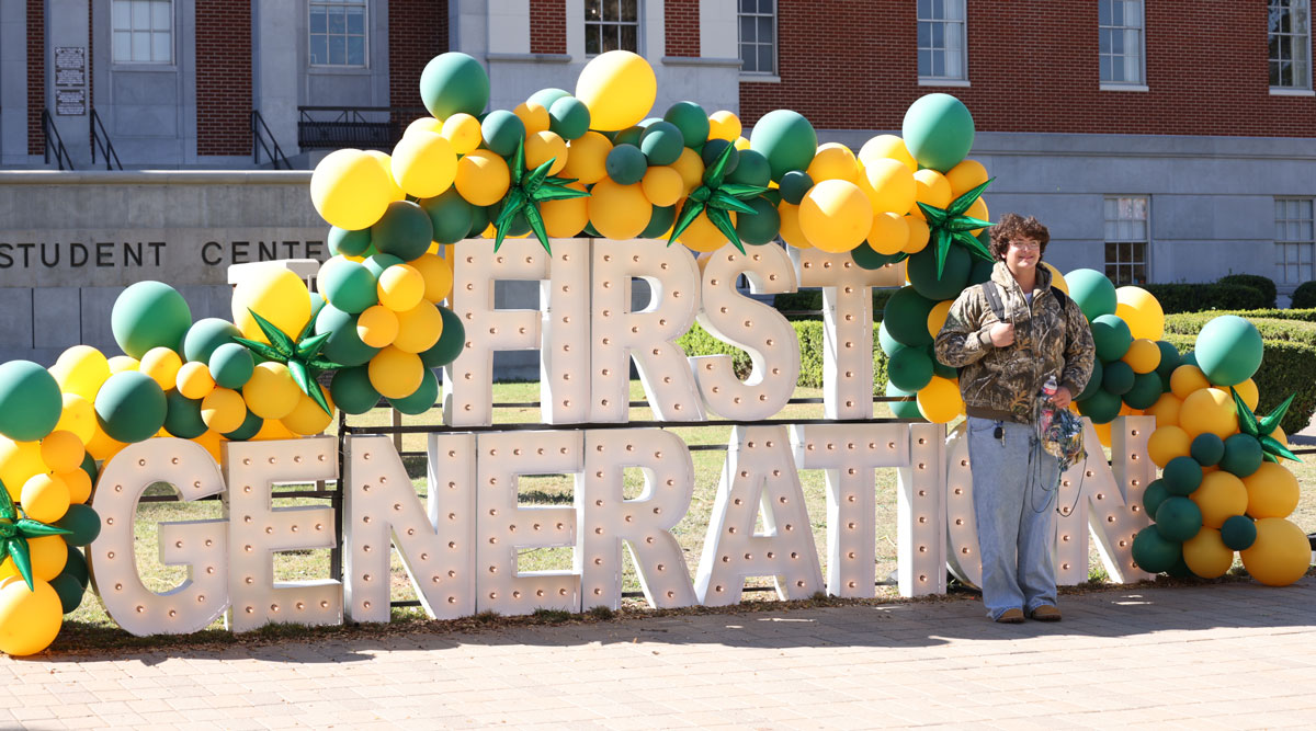 Baylor's tweet image. Today, we join with universities nationwide to #CelebrateFirstGen! 🐻✨

To our first-generation students: We're so thankful you’re here, and so proud of your work to blaze new trails for your families! #SicEm ￼￼