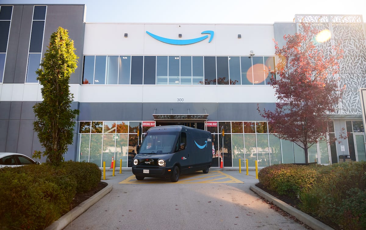 ElectricAutonmy's tweet image. The launch of 50 @Rivian vans in B.C.  marks a key step toward @amazon&apos;s goal of deploying 100,000 electric delivery vans worldwide by 2030.    

Read on: shorturl.at/plk8N 

#ElectricVehiclesCanada #FleetElectrification #DeliveryVehicles