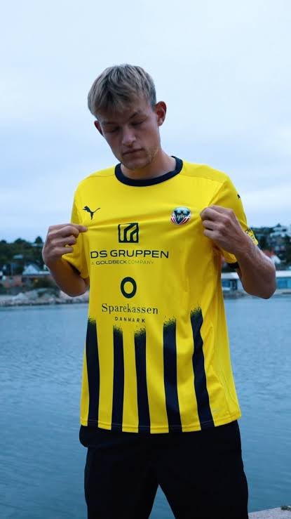 Hobros hjemmebanetrøje. Når dine striber stopper med at loade ved 45 procent.