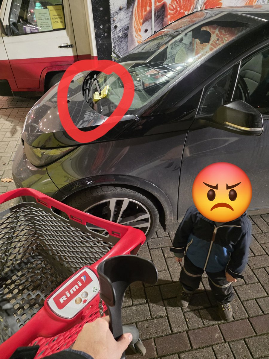 Dienas pozitīvo saviļņojumu vienmēr ir gatavs sabojāt #CityPark 😡😡😡
Lūk šeit izgaismojas liela problēma 🇱🇻 invalīdparkinga vietu kārtībā. Tās ir sabūvētas visur, vienmēr tukšas, bet ko man kā īslaicīgam pārvietoties nespējīgam 👨‍🦽 darīt ar iepirkuma ratiņiem un sīku bērnu?