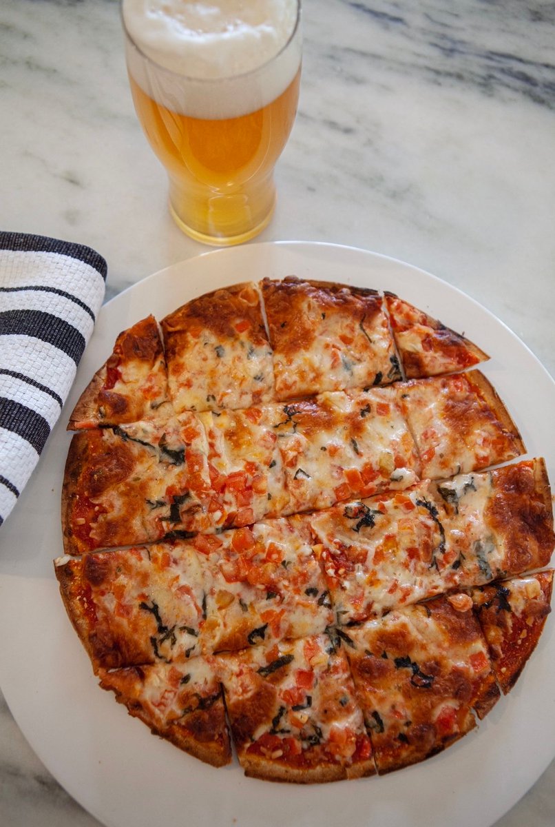 Name a better duo… 

We’ll wait.

#DTP #FrozenFresh #STL #STLStylePizza #FromtheLou #FrozenPizza #DogTownPizza #STLMade #STLPride