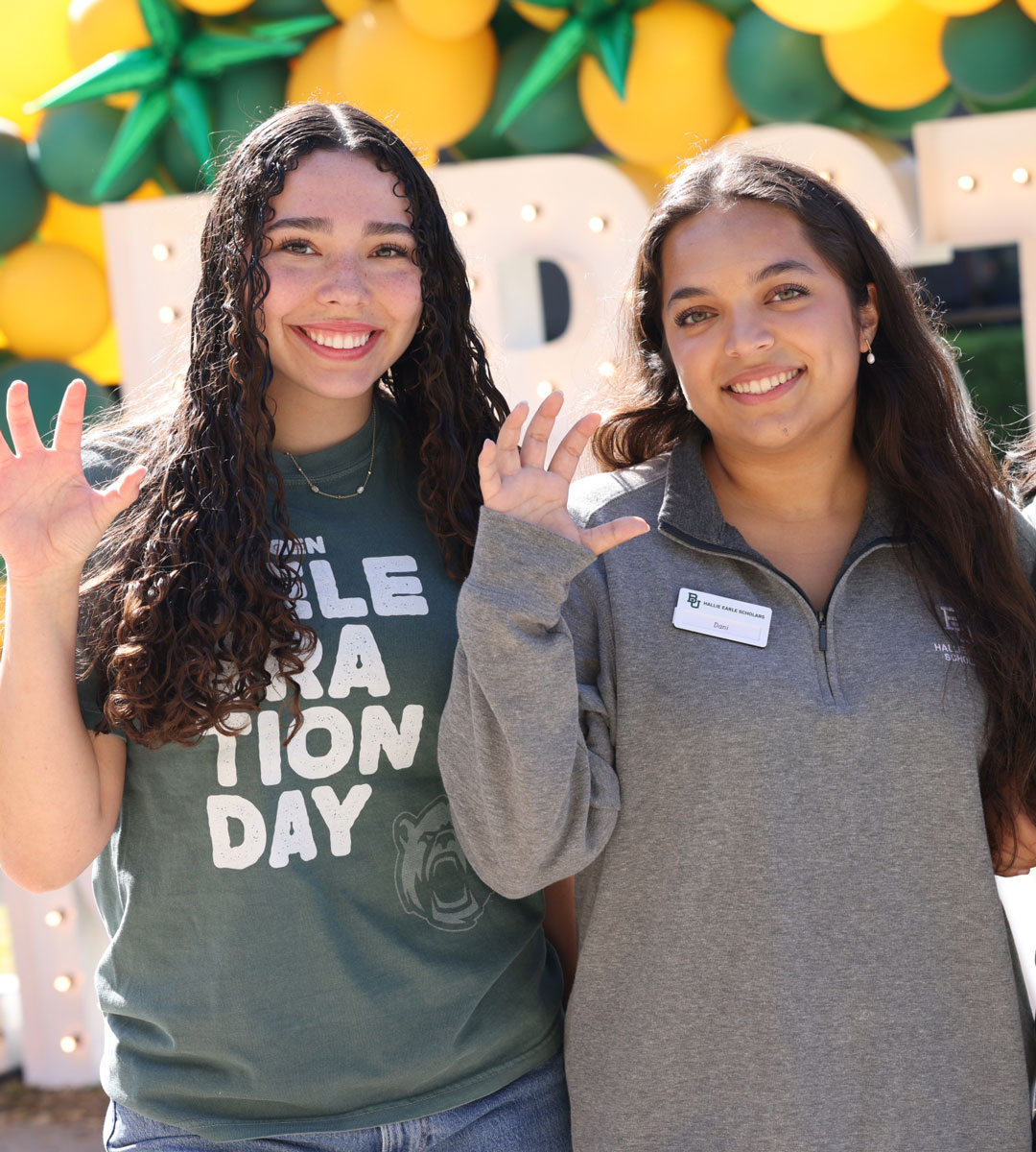 Baylor's tweet image. Today, we join with universities nationwide to #CelebrateFirstGen! 🐻✨

To our first-generation students: We're so thankful you’re here, and so proud of your work to blaze new trails for your families! #SicEm ￼￼