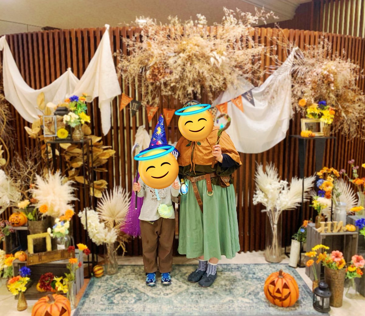 MochaReality's tweet photo. かなり遅くなったけどハロウィンパーティー🎃🧙‍♀️
魔法の杖作るのがんばった🪄◝✩ https://t.co/rEvj5q44mf