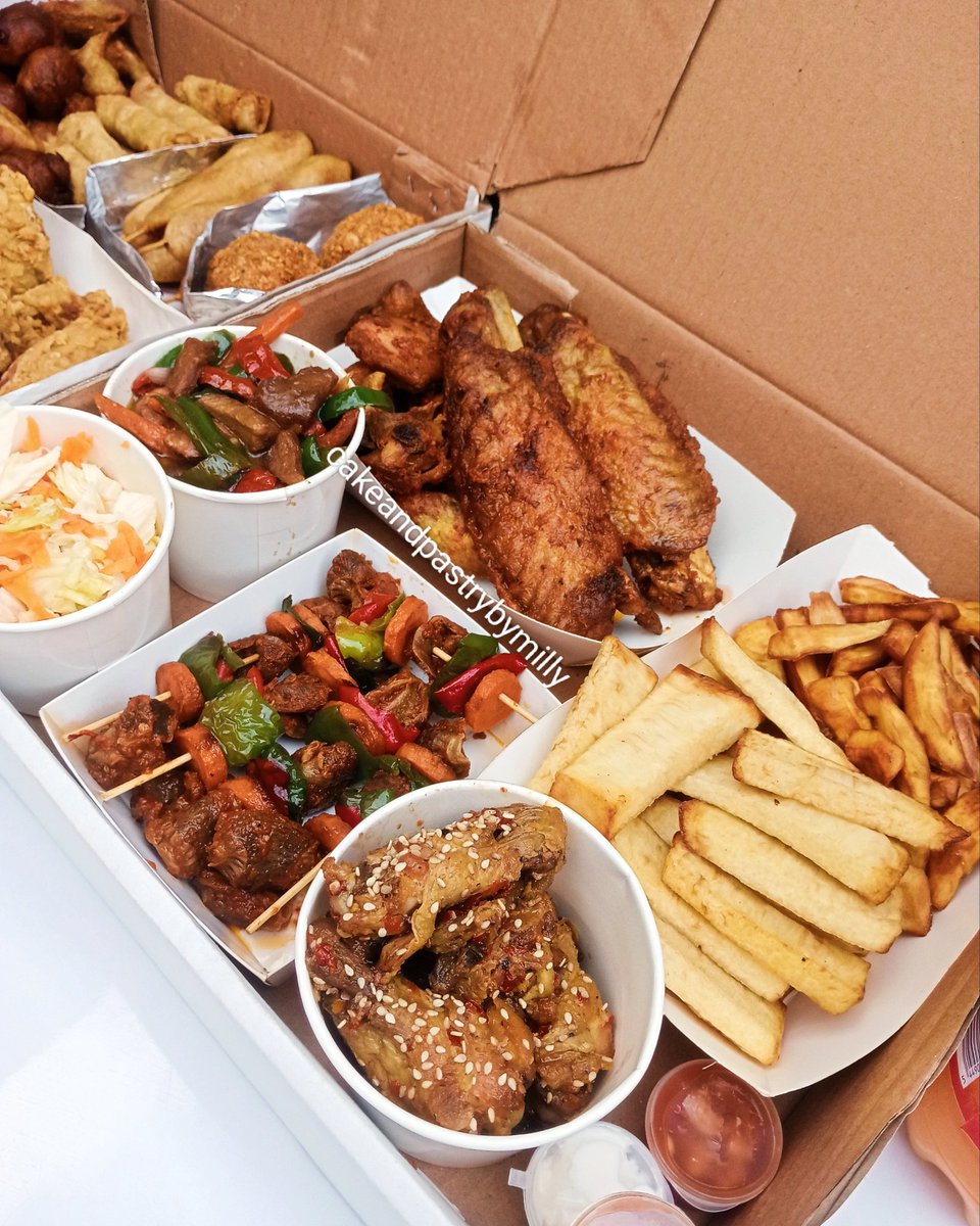 MillyEvents's tweet image. Price: N135,000

Content:
➡️ A 10 inches 1 layer vanilla flavour cake in buttercream frosting 
➡️ Box of small chops 

Available to deliver daily within Lagos and some part of Ogun State.
Send a DM to place an order or call/WhatsApp 08107983558