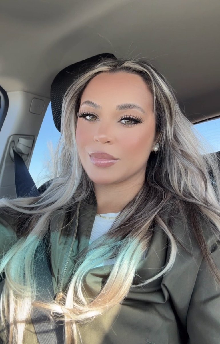 HAPPY.. BECAUSE IT’S FRIDAY FRIENDS🎉😁