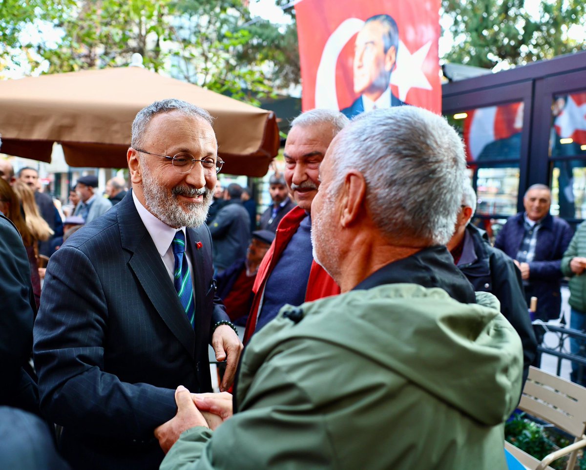 Yaş almış kıymetli komşularımızın yaşam kalitesini yükseltecek ve sosyal hayata aktif katılımlarını sağlayacak olan Güzeltepe Emekliler Lokali - Hafıza Kafe'mizin açılışını gerçekleştirdik.
Büyüklerimizin yüzünü güldürecek yeni hizmetlerimizi hayata geçirmeye kararlılıkla devam