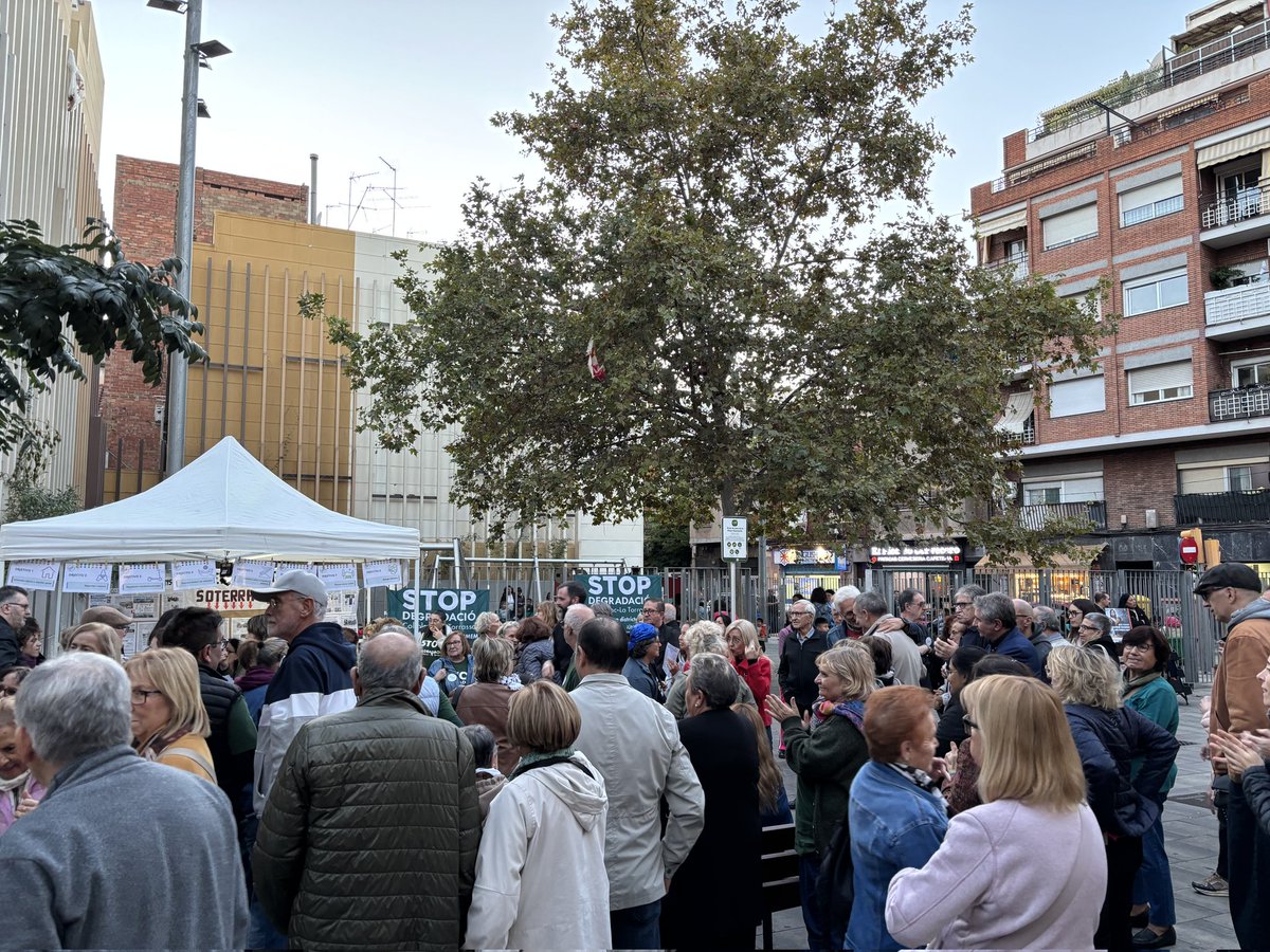 esquerraLH's tweet photo. Aquesta tarda acompanyem #StopDegradació en la seva presentació

Nova entitat veïnal que fa temps que reivindica millores als barris de Collblanc i la Torrassa, acabar amb la inseguretat i l'incivisme, els incompliments i projectes pendents, i el descans dels veïns
Tot el suport! https://t.co/iFwFYAO0qn