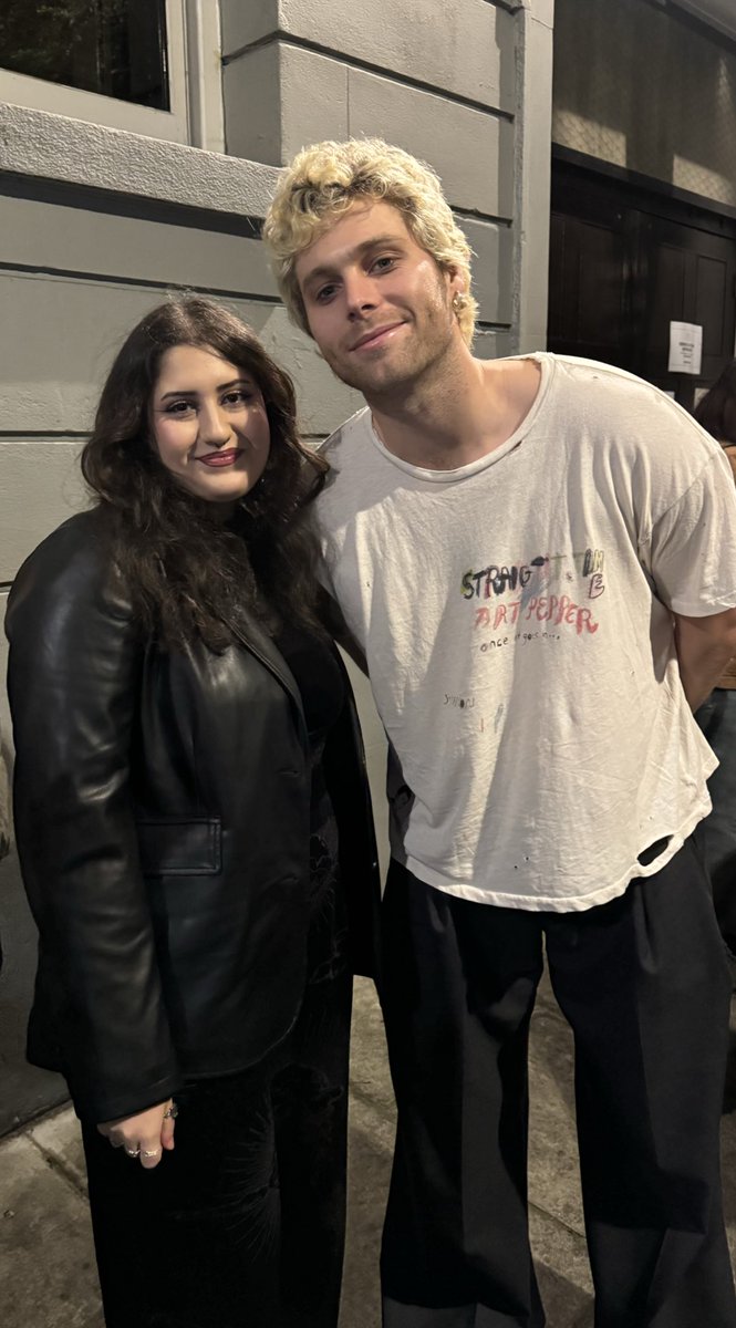 hi <a href="/Luke5SOS/">Luke Hemmings</a>