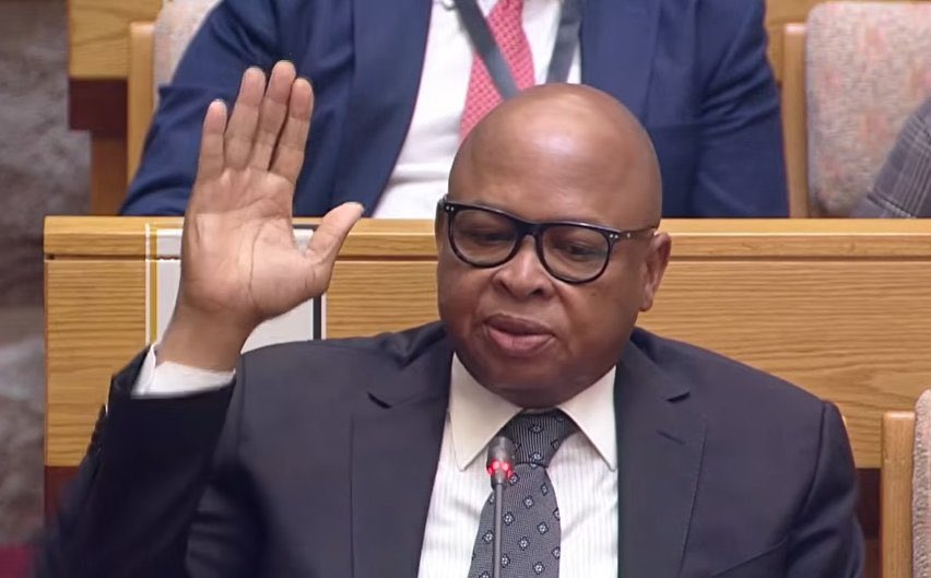 Fellow SAns

Due to unforeseen circumstance we will have to push the awards to next week Friday 

Our graphic designer lost his mother to accident

He couldn’t finish all the art

Me and Black Twitter cabinet we deeply apologise and send our condolences 

#BlackTwitterAwards2025