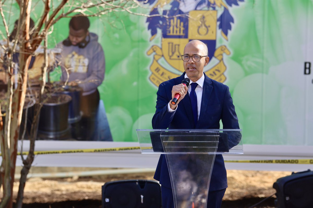 apsupdate's tweet image. B.E.S.T. Academy at The Thomas W. Dortch Jr. Institute now has an Indoor Agriculture Container learning space! We extend our sincere gratitude to all the partners—100 Black Men, Southern Company, Georgia Power, Atlanta Gas Light, Georgia Tech, Goodr, and the Electric Power…