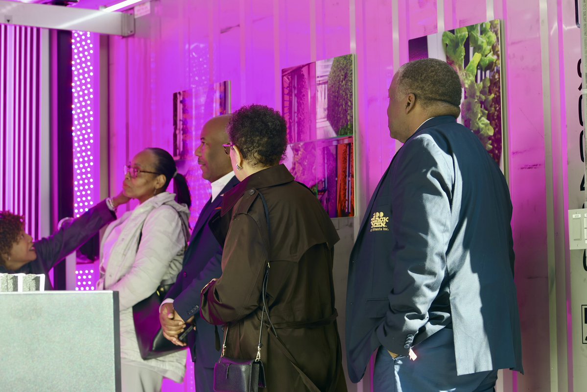 apsupdate's tweet image. B.E.S.T. Academy at The Thomas W. Dortch Jr. Institute now has an Indoor Agriculture Container learning space! We extend our sincere gratitude to all the partners—100 Black Men, Southern Company, Georgia Power, Atlanta Gas Light, Georgia Tech, Goodr, and the Electric Power…