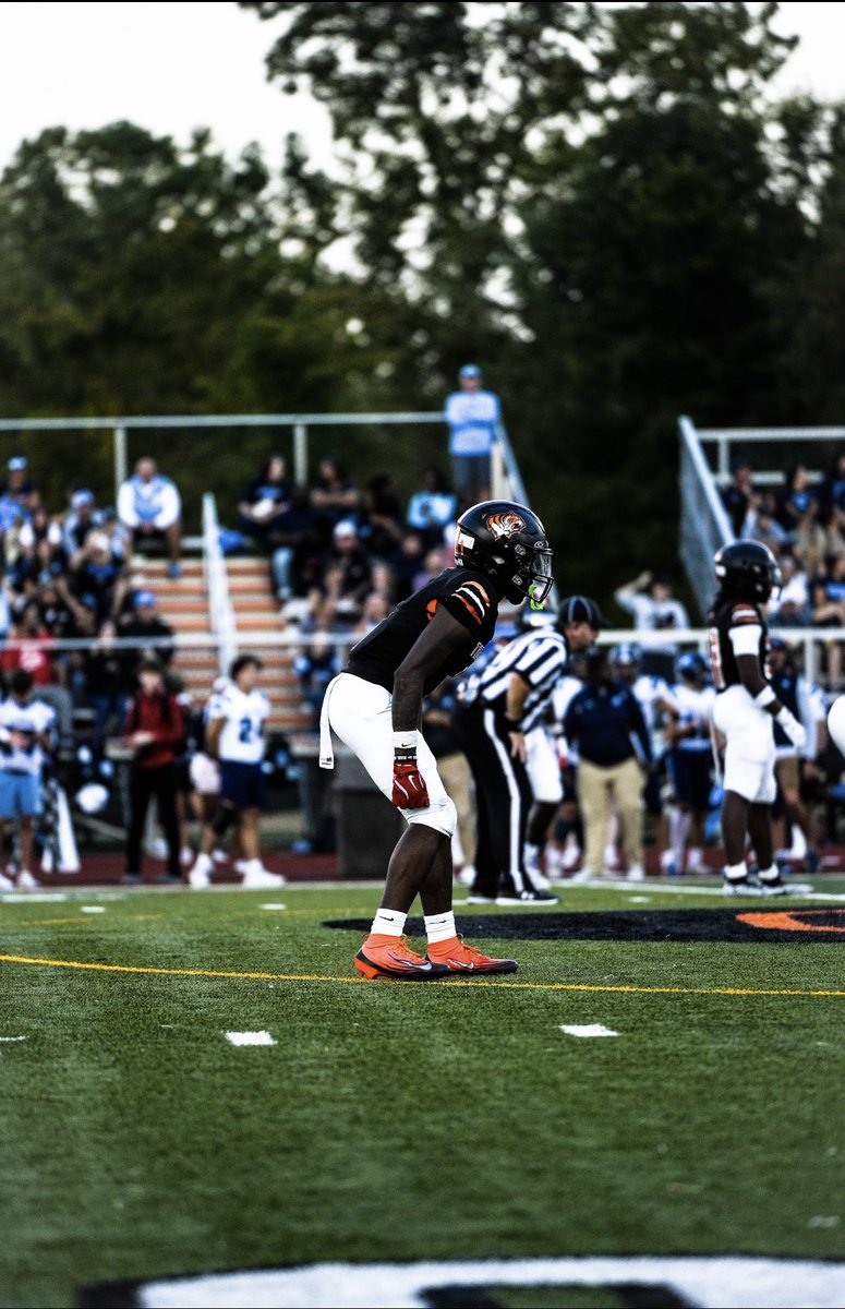 Defensive Highlights From This Szn!
1 Interception 
2 Forced Fumbles
1 pbu
10 Solo Tackles 
30+ Tackles 
hudl.com/v/2T9rEJ
HC <a href="/calvintip87/">Coach Calvin Norman</a>