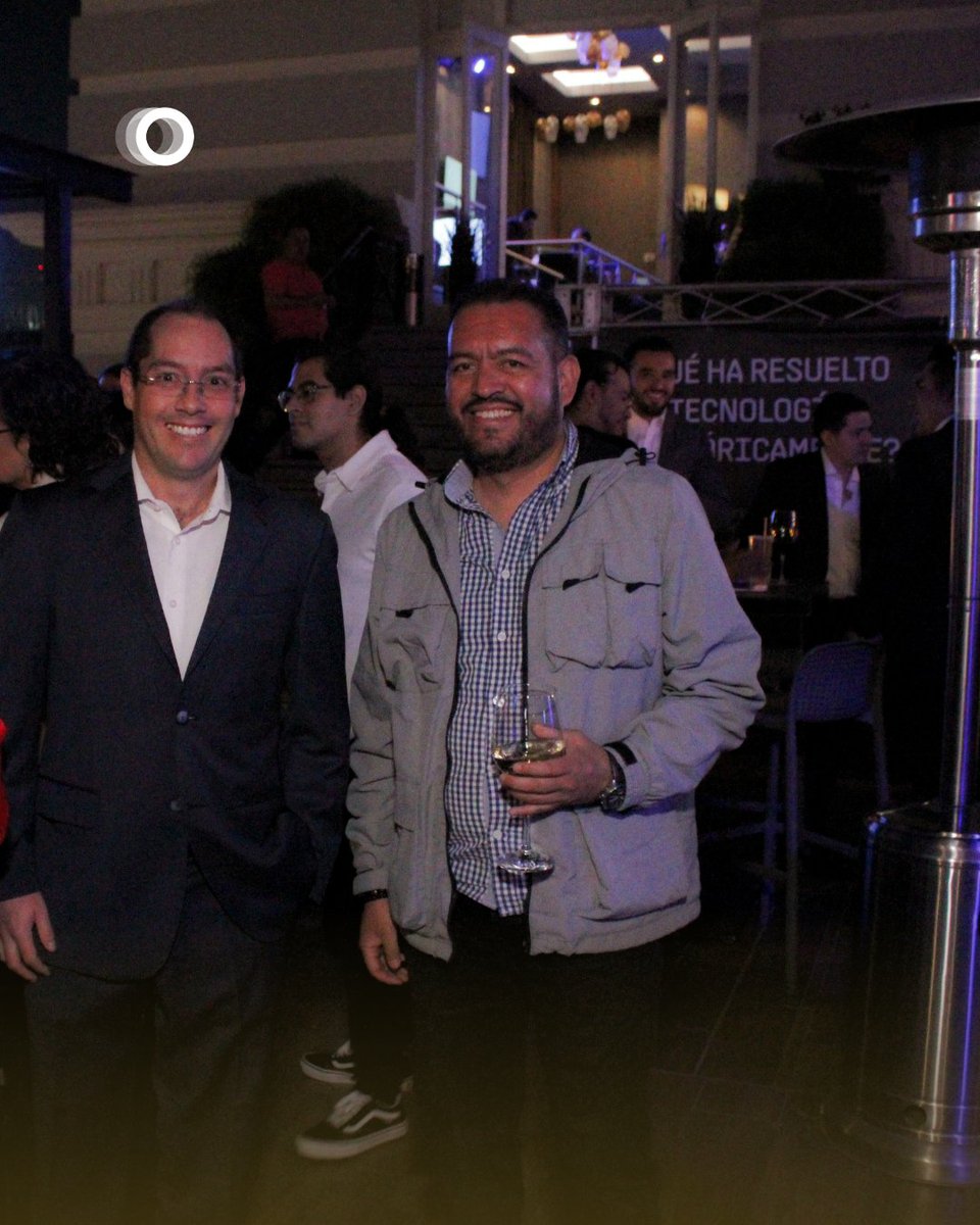 Beto_gap_trader's tweet image. Cena VIP previo a las conferencias y Hackathon de #ETHMexico2025
Junto a HIV3, celebrando un paso más hacia la adopción institucional de Ethereum en México.
La confianza no se impone, se construye — bloque a bloque.

#BetoFranco #EthereumMexico2025 #Blockchain #BlueWiseCapital…