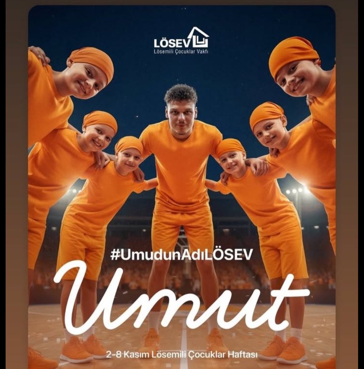 Sevgili çocuklar, gönül dostlarım,
Türkiye’nin dört bir tarafından binlerce turuncu fotoğraf,video yağıyor.
Telefonlarımız doldu / taştı, kilitlendi artık.
75 milyon birden LÖSEV’li oldu ve tek bir ÇATI altında toplandı, farkındalık arttı .
Ama durmak yok, hayat kurtarmaya devam.