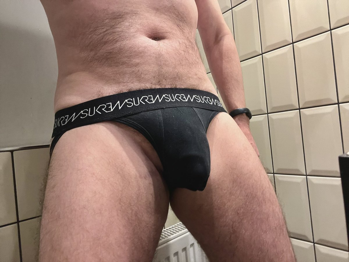 LDNTopSlvMaster's tweet photo. Who’s a hungry boy? https://t.co/84SHe0rjS9
