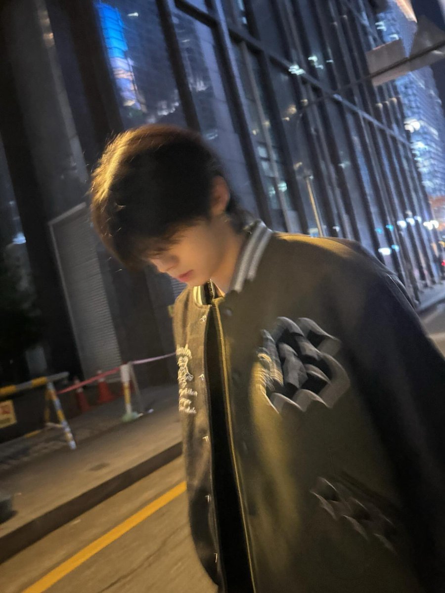 ssming222's tweet photo. 남친이라고 구라치러가야돼.. https://t.co/wN1M5AJweT