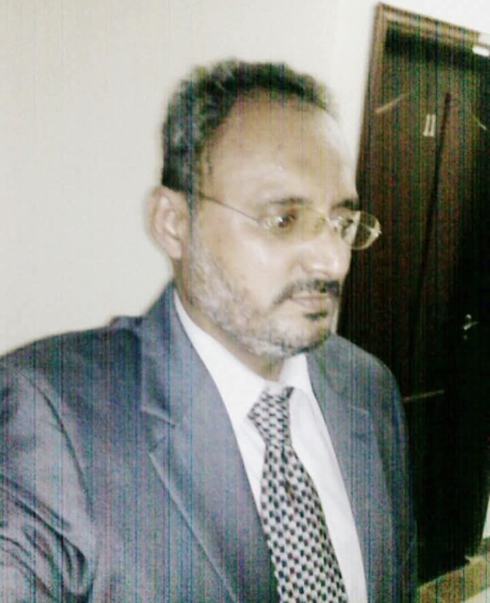 ahmed_F_alajji's tweet photo. {يَا أَيَّتُهَا النَّفْسُ الْمُطْمَئِنَّةُ ارْجِعِي إِلَى رَبِّكِ رَاضِيَةً مَرْضِيَّةً فَادْخُلِي فِي عِبَادِي وَادْخُلِي جَنَّتِي}. 
بقلوب مؤمنة بقضاء الله وقدره تلقيت ببالغ الحزن والأسى نبأ وفاة المغفور له بإذن الله تعالى الصديق والأخ  فكري طالب السقاف وبهذا المصاب الجلل أتقدم بخالص التعازي وأصدق المواساة إلى عائلتنا الكريمة في الوهط سائلين المولى عز وجل أن يتغمده بواسع رحمته وأن يسكنه فسيح جناته ويلهمنا الصبر والسلوان. 
إنا لله وإنا إليه راجعون
