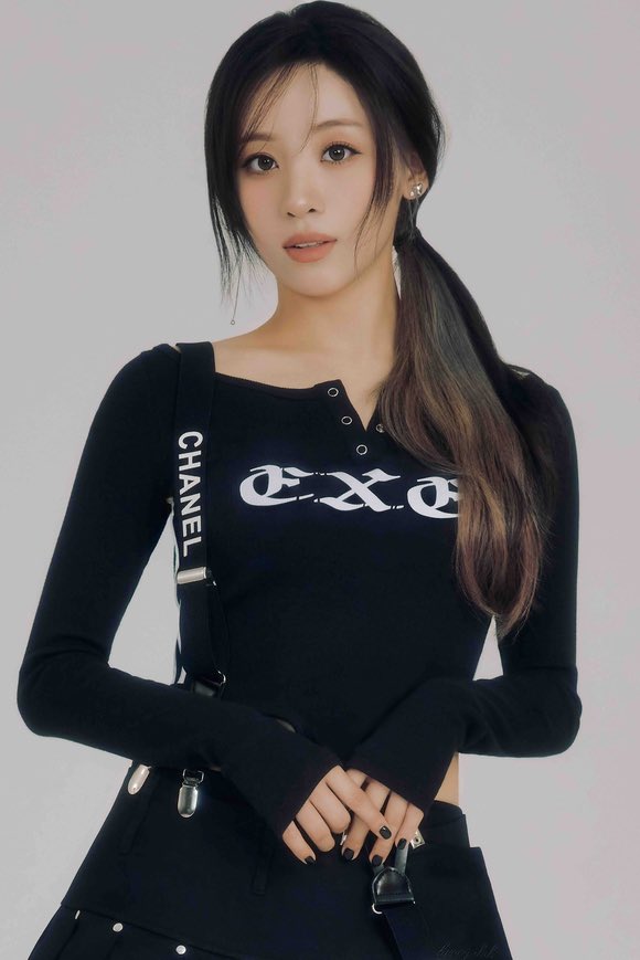 Saraです。 ⠀ ✨ デビューのお知らせ ✨ この度、弊社スクール出身の SARA（宮崎