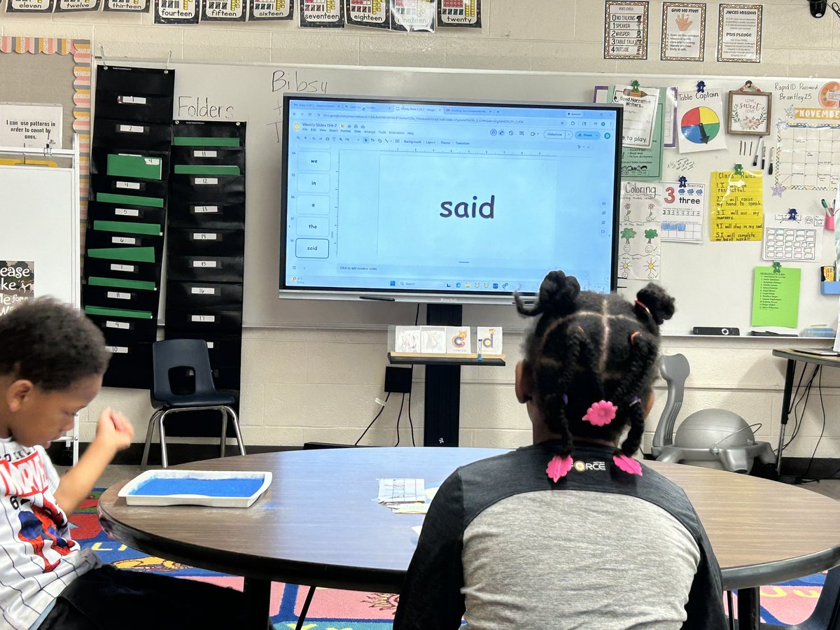 MrsThomasWHES's tweet image. Kindergarten students reviewing sight words and writing in their sensory sand boards. Love it! @jwces1 #CougarNation #lightscameraaction #alleyesonus