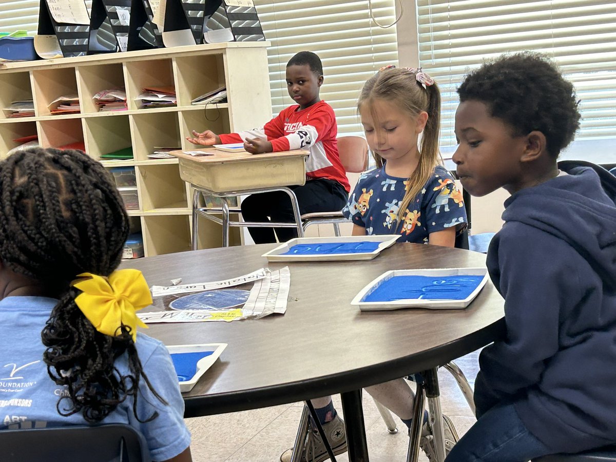 MrsThomasWHES's tweet image. Kindergarten students reviewing sight words and writing in their sensory sand boards. Love it! @jwces1 #CougarNation #lightscameraaction #alleyesonus