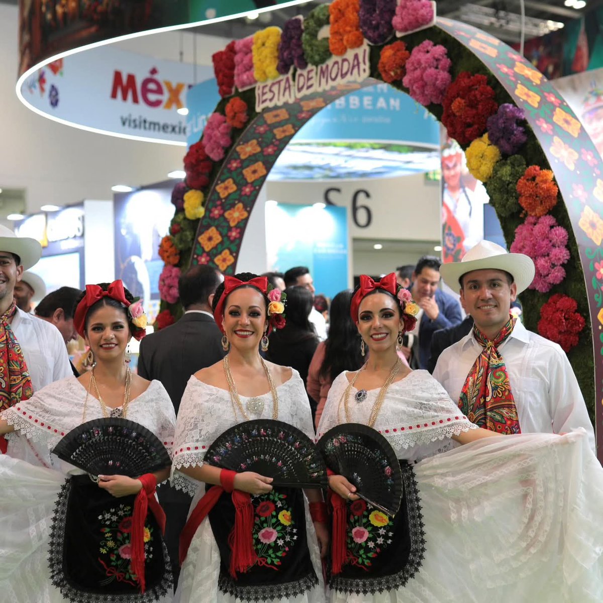 VeracruzTurismo's tweet image. Con nuestra energía vibrante, Veracruz cautiva en el World Travel Market 2025 en Londres. 👏

Entre sones, danzas y sabores, mostramos al mundo la fuerza de nuestras tradiciones y la riqueza de nuestra cultura. 🎶

#VeracruzEstáDeModa 💫