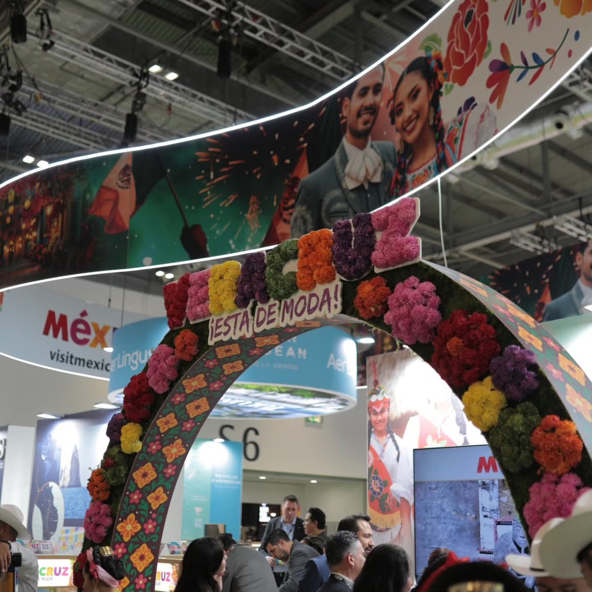 VeracruzTurismo's tweet image. Con nuestra energía vibrante, Veracruz cautiva en el World Travel Market 2025 en Londres. 👏

Entre sones, danzas y sabores, mostramos al mundo la fuerza de nuestras tradiciones y la riqueza de nuestra cultura. 🎶

#VeracruzEstáDeModa 💫