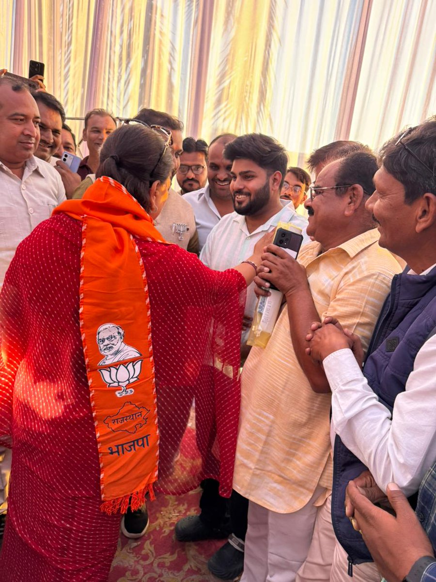 भाजपा विजय संकल्प की दिशा में सशक्त कदम

अंता उपचुनाव के तहत पूर्व मुख्यमंत्री एवं भाजपा की राष्ट्रीय उपाध्यक्ष श्रीमती वसुंधरा राजे सिंधिया जी ने बूथ स्तर की मीटिंग में कार्यकर्ताओं का मार्गदर्शन किया।