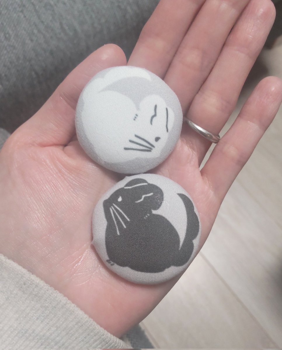 可愛いチラ柄の布を買ったのでくるみボタンでヘアゴム😊
#ちぇるフェス 用です💡