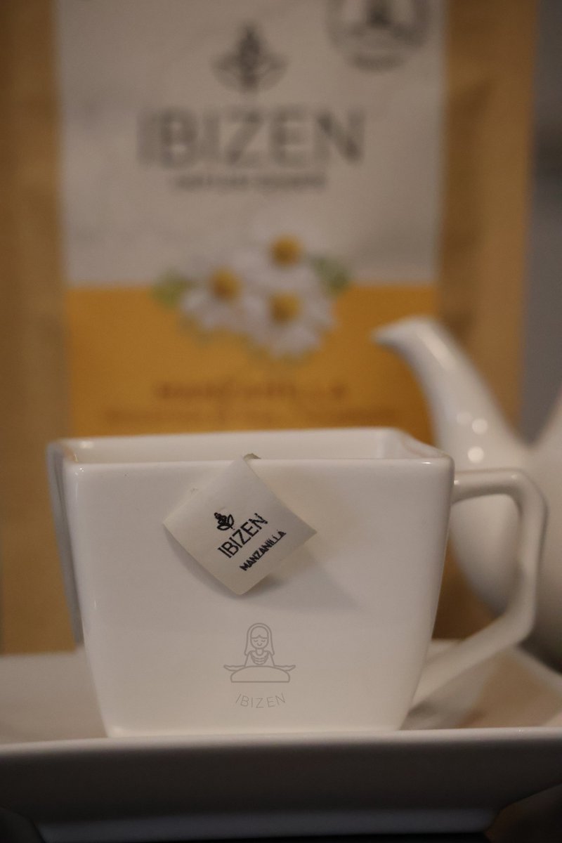 fmarimayans's tweet image. 📚😩 Sabemos que estudiar puede ser un drama... estrés, nervios y ganas de huir 😅
Pero tranqui, tenemos la receta #familiamarimayans: IBIZEN Infusiones de Manzanilla 🌼
Relaja, calma y te hace ver los exámenes con otros ojos 👀✨
#ibizen #relaxmode #infusiones #studentsday