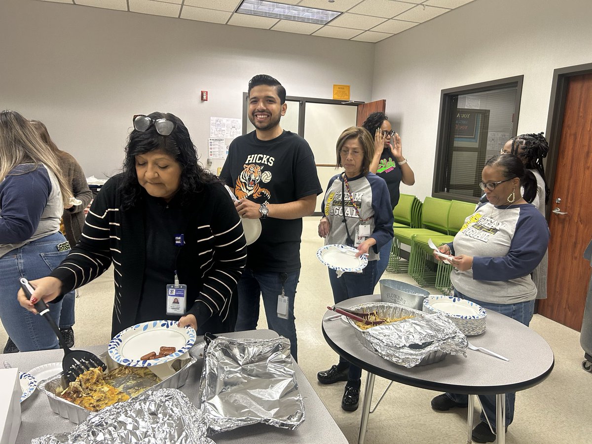 Mrs. Rodriguez tweet media