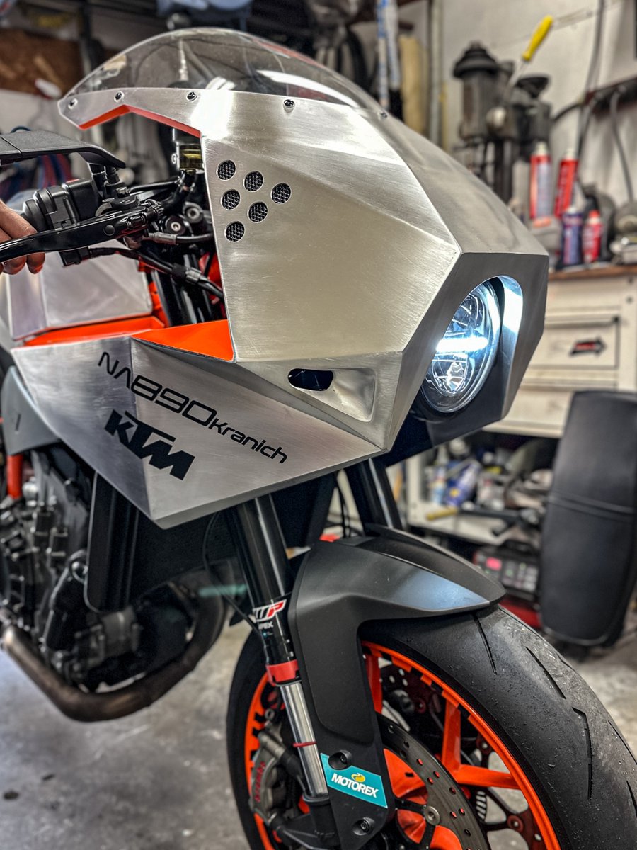nobtree's tweet photo. ヘッドライトON!!
たまらん…
#NA890Kranich 
#AskMotorcycle @Ask8194 https://t.co/MJutMzyFFr