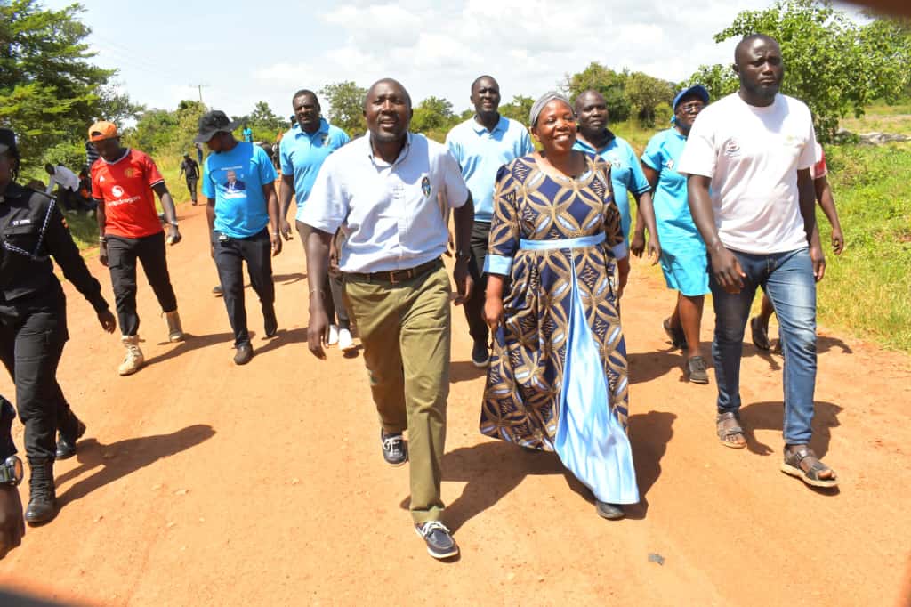 Rt. Hon. Nathan Nandala Mafabi was joined by his wife on the campaign trail in Katakwi today.
A united family standing with the people for a just and prosperous Uganda. 
#fixingtheeconomymoneyinourpockets  #FDCManifesto