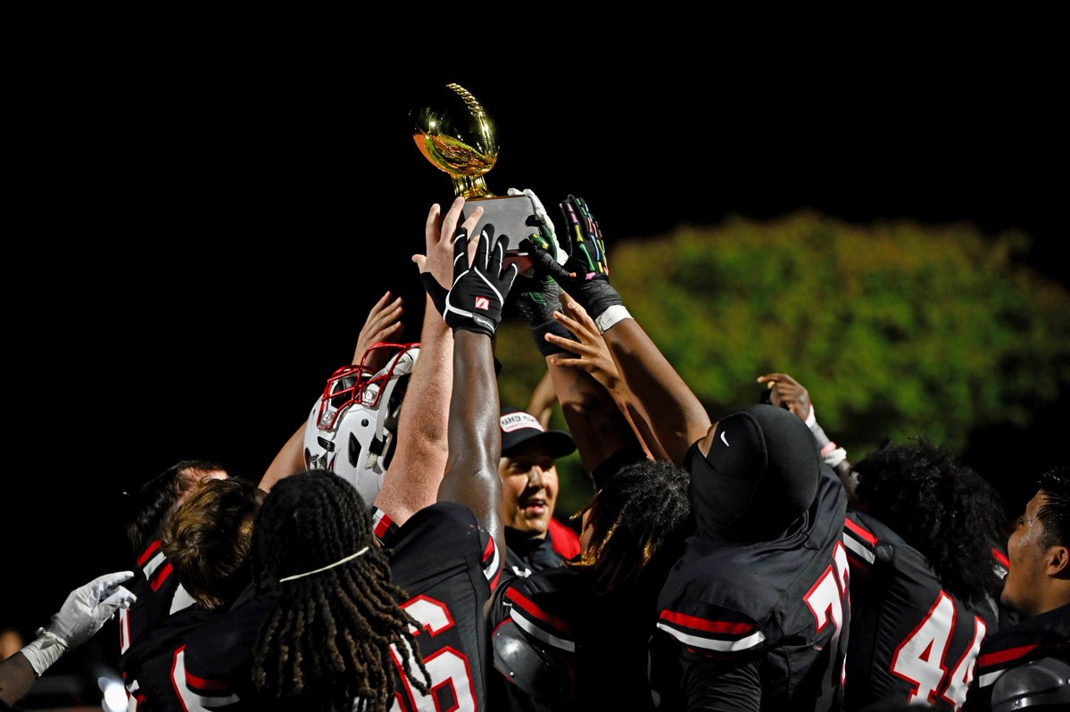 ICYMI: Here's more on Harker Heights' victory Thursday night that closed out its fourth straight District 12-6A title. The Knights open the 6A-II playoffs next Friday night at home against Cedar Hill. #WeAreKISD
Read: killeenisd.org/article/2534583
Photos: tinyurl.com/35484pxe