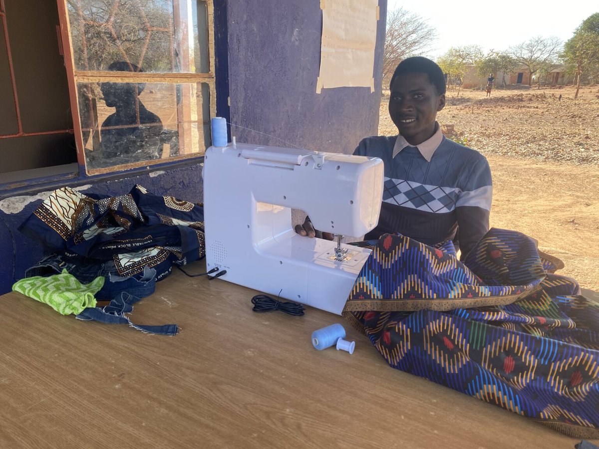 Persistent tweet media