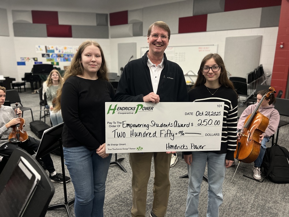 Plainfield High School Teacher Honored With Empowering Students Award plainfield.k12.in.us/o/plainfield-h…