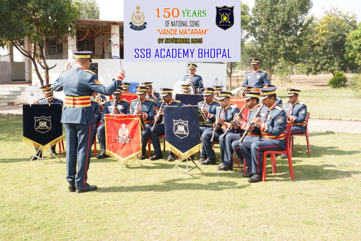 आज दिनांक 07 नवंबर 2025 को सशस्त्र सीमा बल अकादमी, भोपाल में राष्ट्रीय गीत "वन्दे मातरम्" की 150वीं वर्षगांठ के उपलक्ष्य में समस्त अकादमी स्टाफ ने "वन्दे मातरम्" गीत गाया एवं ब्रास बैंड ने सुरमयी और प्रेरक धुनों की शानदार प्रस्तुति दी।
<a href="/SSB_INDIA/">Sashastra Seema Bal</a>